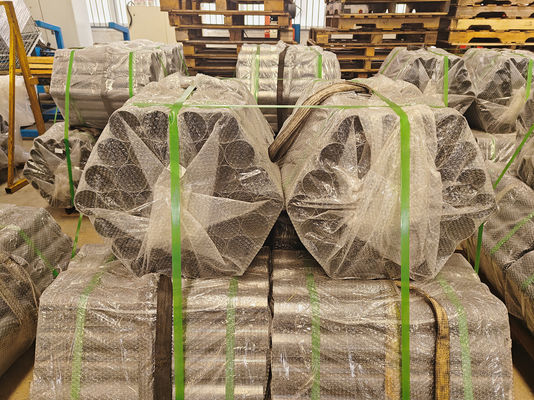 acheter Coil d'acier prépeint avec épaisseur de revêtement arrière 5-7 μm, largeur 700-1250 mm et ID de bobine 508/610 mm pour les applications industrielles online manufacture