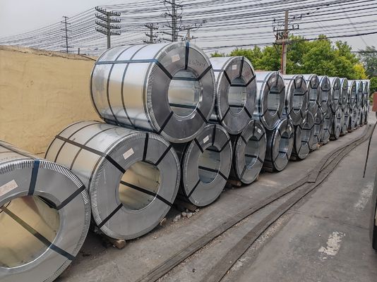 acheter 700 ‰ 1250 mm RAL Coil d'acier prépeint en couleur avec revêtement en zinc de 30 ‰ 275 g / m2 et poids de bobine de 3 ‰ 8 MT pour une utilisation industrielle et architecturale online manufacture