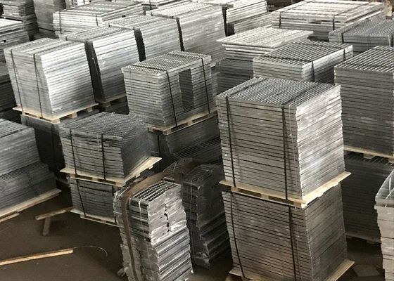 acheter Coil d'acier prépeint de 700-1250 mm avec revêtement en zinc de 30-275 g/m2 et revêtement supérieur de 10-25 μm pour les applications résistantes à la corrosion online manufacture